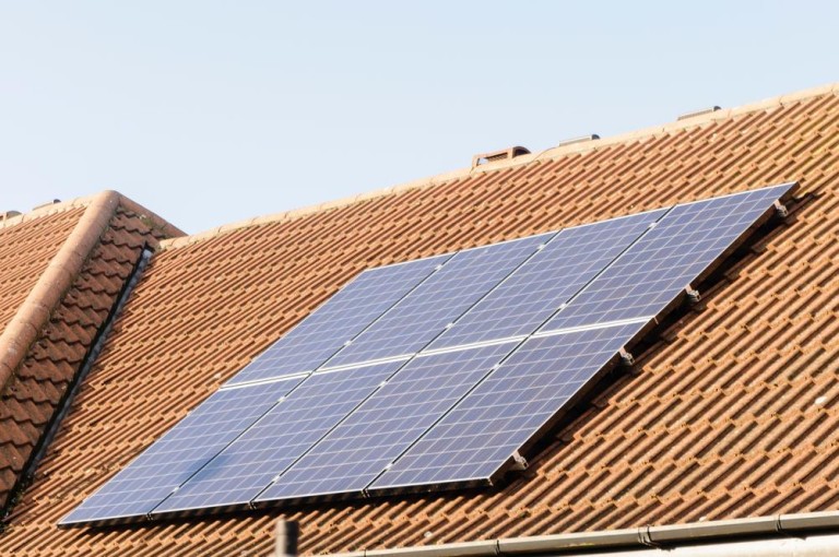 Pose de panneaux solaires à Gellainville, guide complet